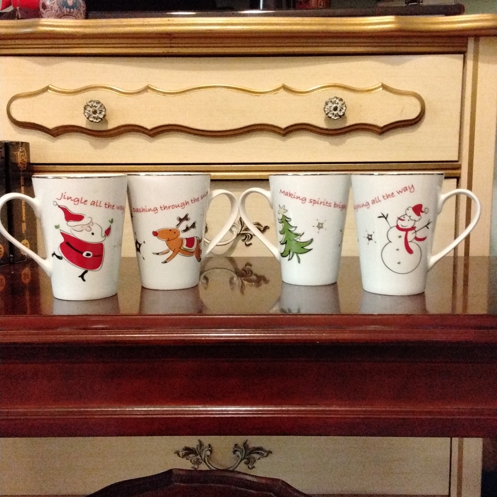 Holiday Set of 4 coffee/Cocoa mugs. NIB 14 ounce mugs! - Picture 1 of 6
